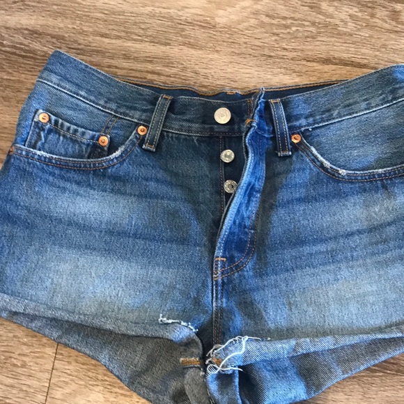 LEVIS SHORTS!!!!! - Picture 2 of 5